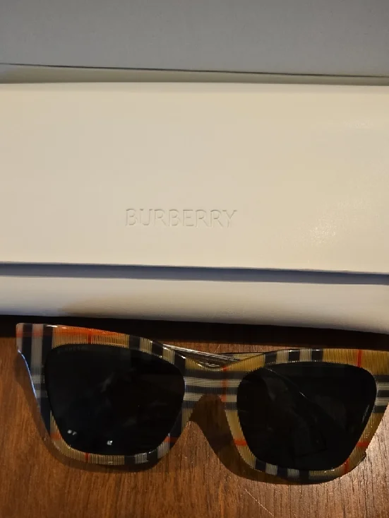 Burberry House Check Plaid Elsa Sunglasses - Picture 6 of 6